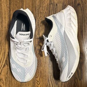 USED Saucony Endorphin Pro 4 size 8.5 in good condition